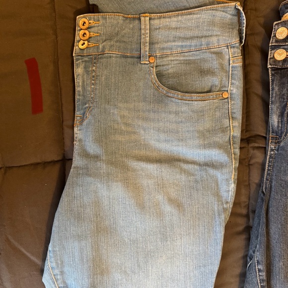 4 pairs of Torrid jeans, size 20 - Picture 2 of 9